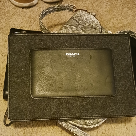 Coach large Wristlet - Picture 2 of 4
